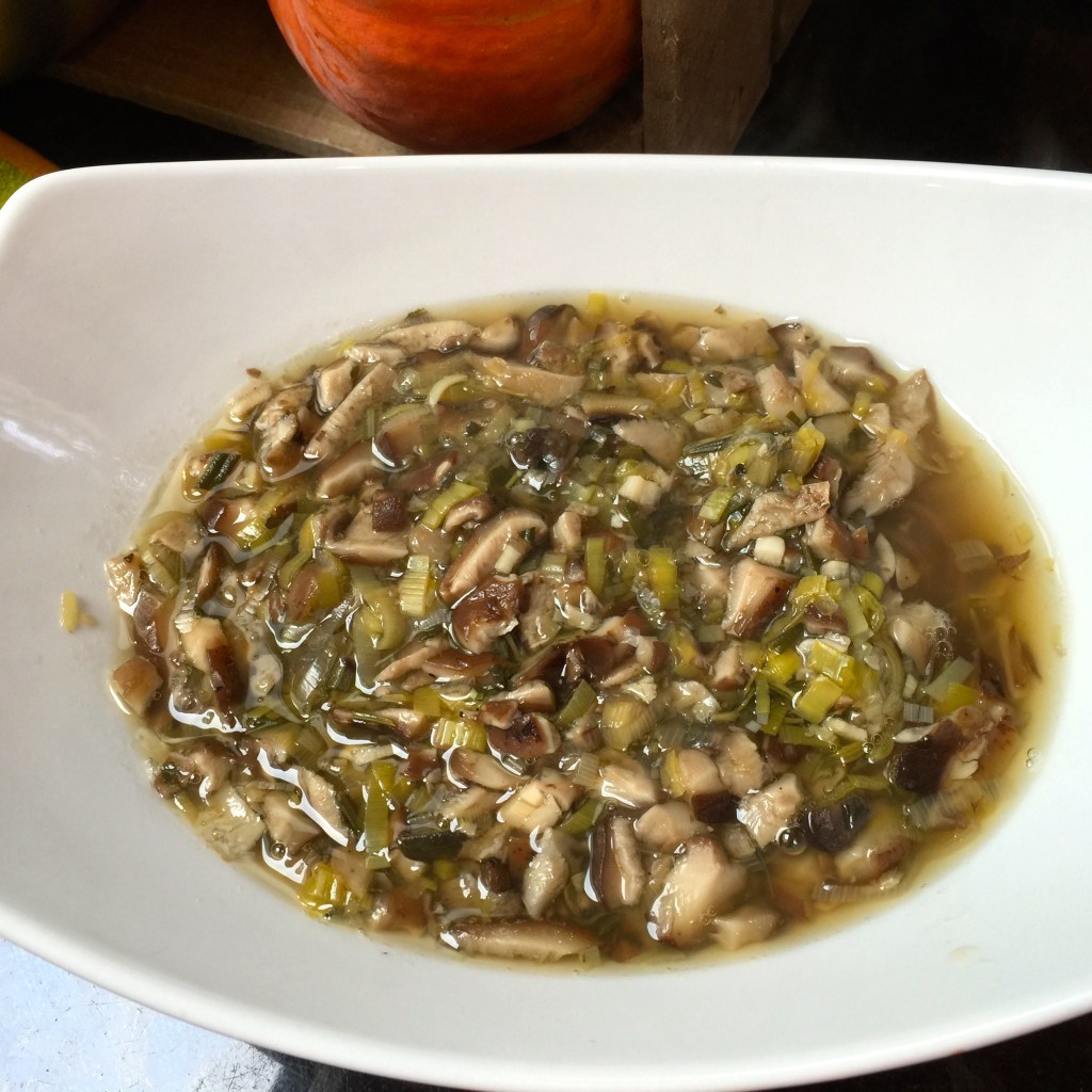 bowl of mushroom leek soup